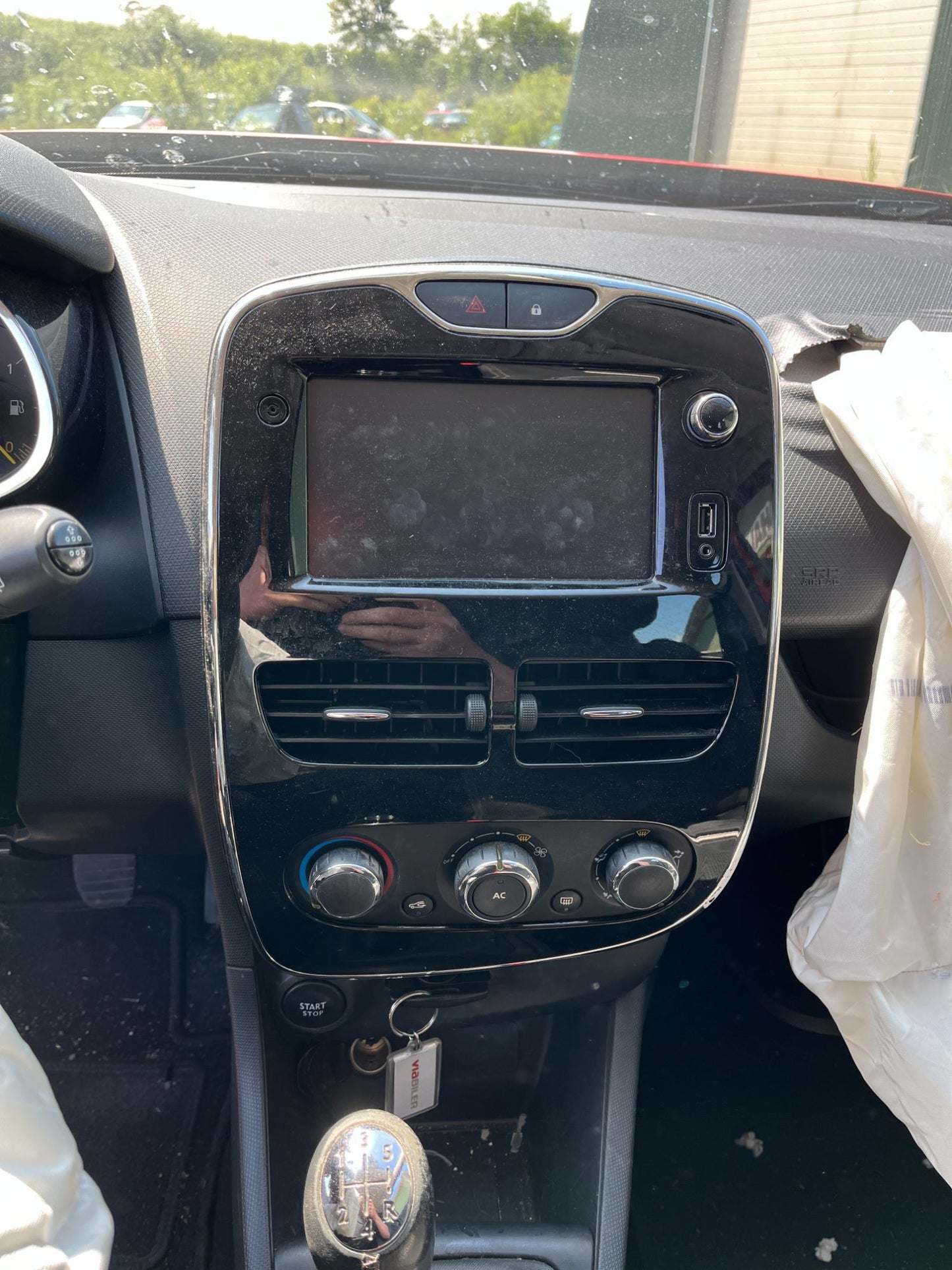 Renault Clio 4 Pluk-Selv-Bil Med OEM Nr. Ophugger Fra Renault Ophugger