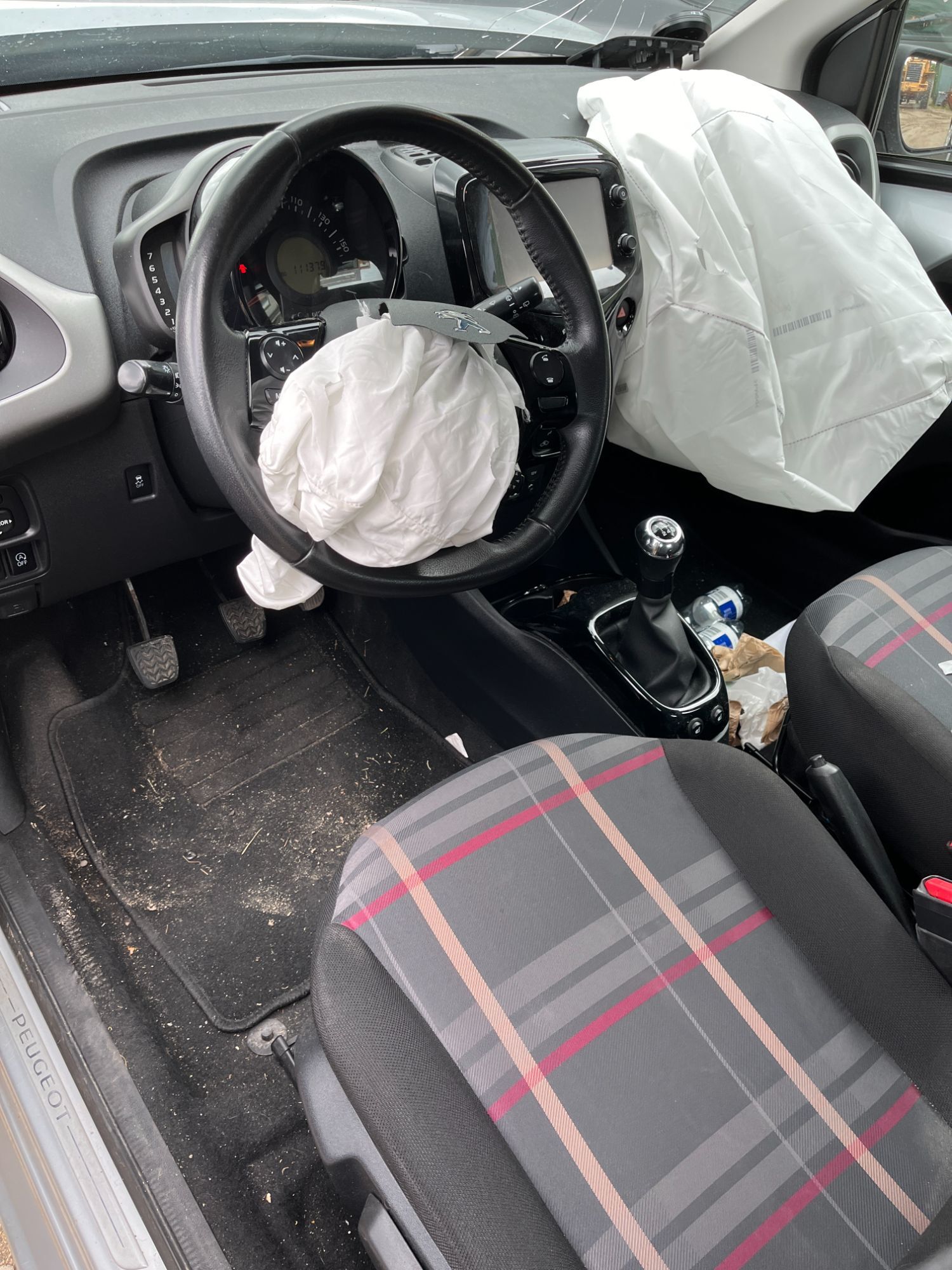 Peugeot 108 Pluk-Selv-Bil Med OEM Nr. Ophugger Fra Peugeot Ophugger