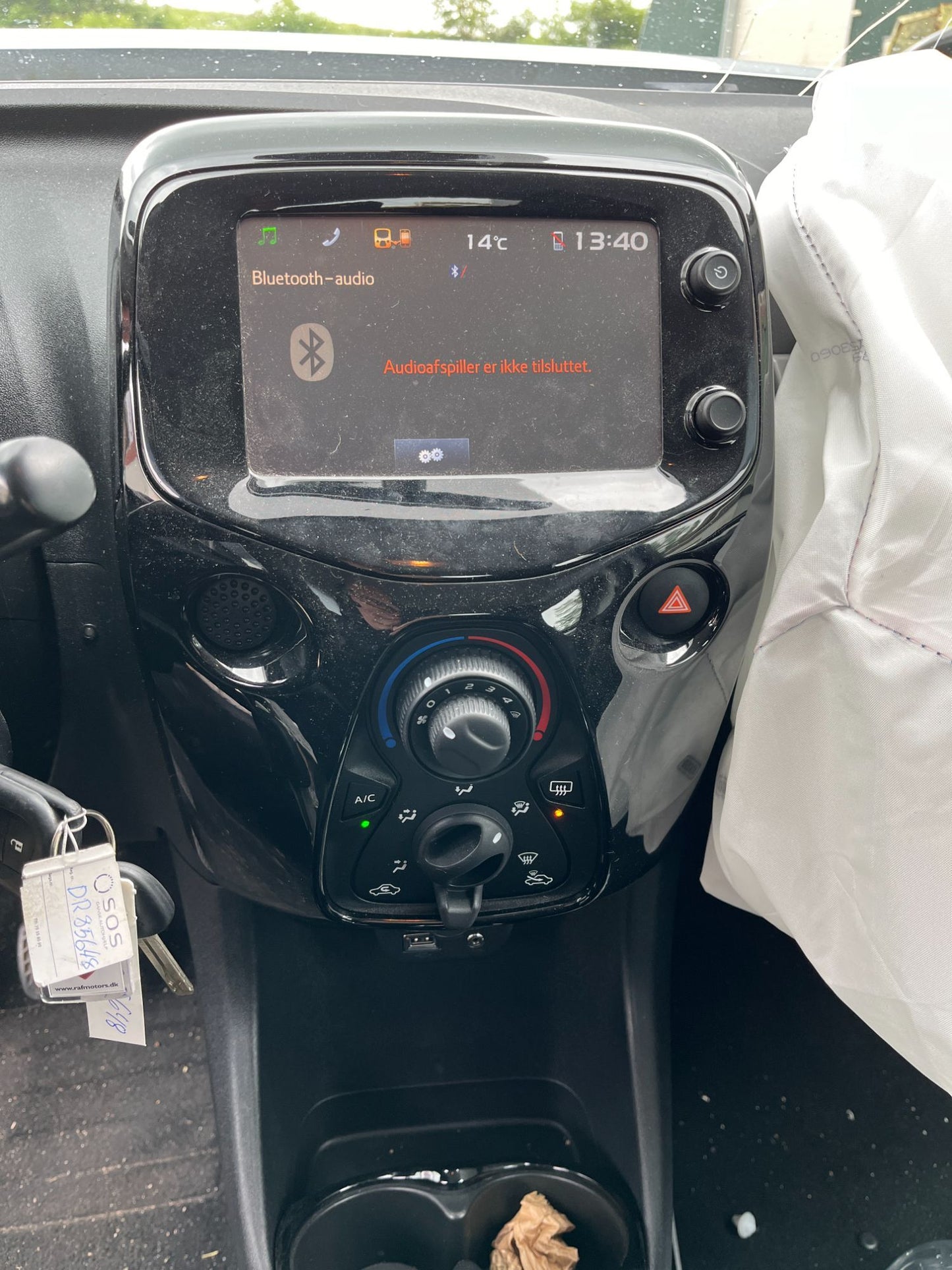 Peugeot 108 Pluk-Selv-Bil Med OEM Nr. Ophugger Fra Peugeot Ophugger