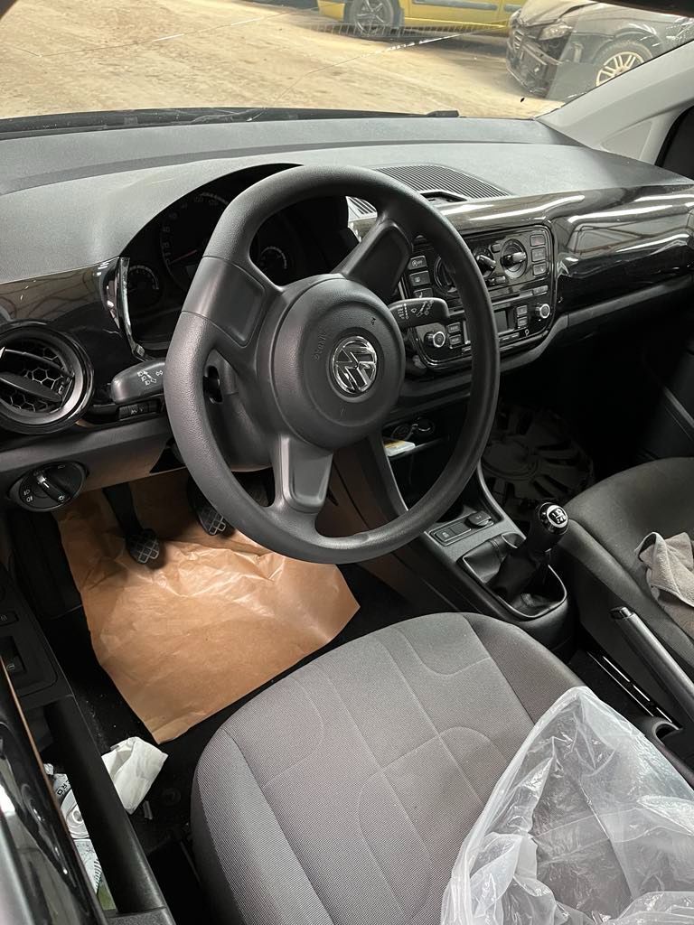 VW UP Pluk-Selv-Bil Med OEM Nr. Ophugger Fra VW Ophugger