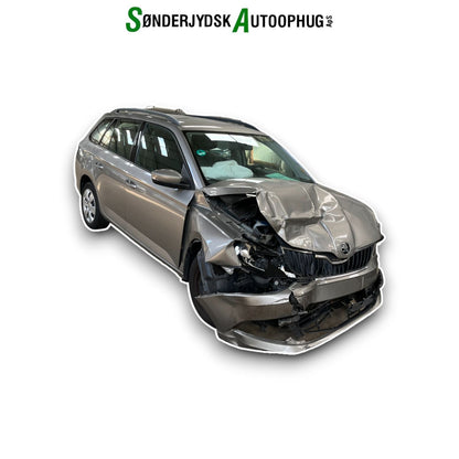 Skoda Fabia Pluk-Selv-Bil Med OEM Nr. Ophugger Fra Skoda Ophugger