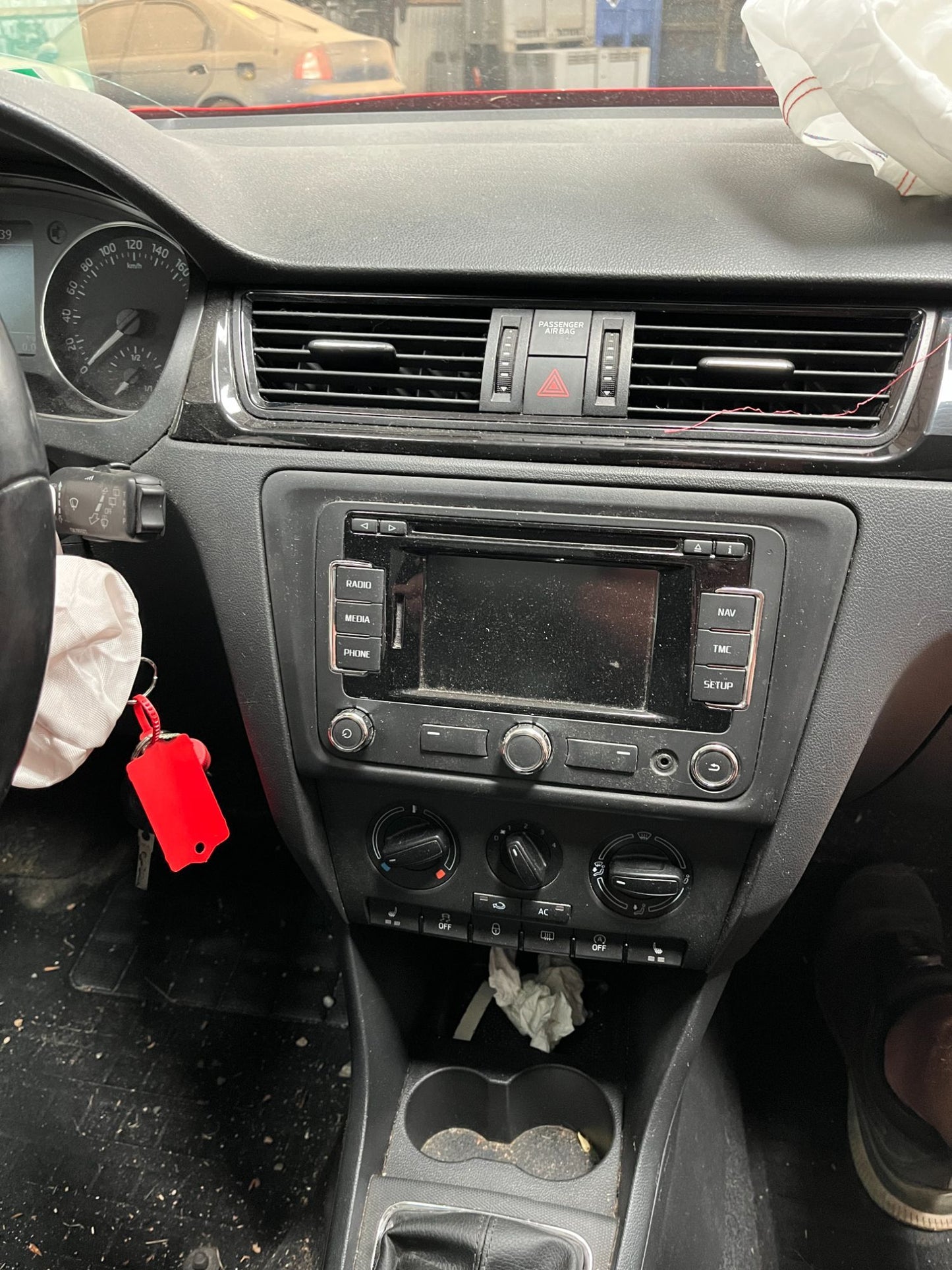 Skoda Rapid Pluk-Selv-Bil Med OEM Nr. Ophugger Fra Skoda Ophugger