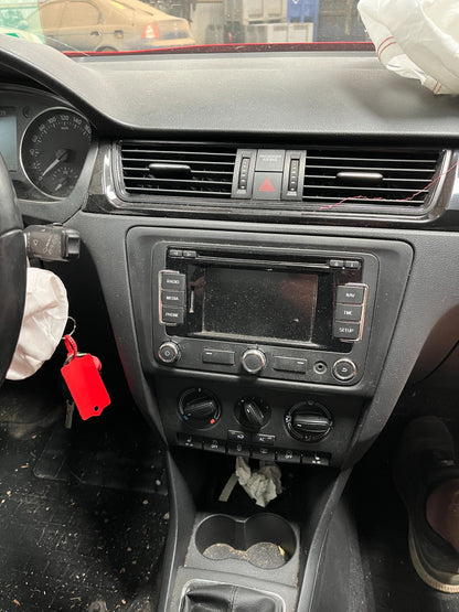 Skoda Rapid Pluk-Selv-Bil Med OEM Nr. Ophugger Fra Skoda Ophugger