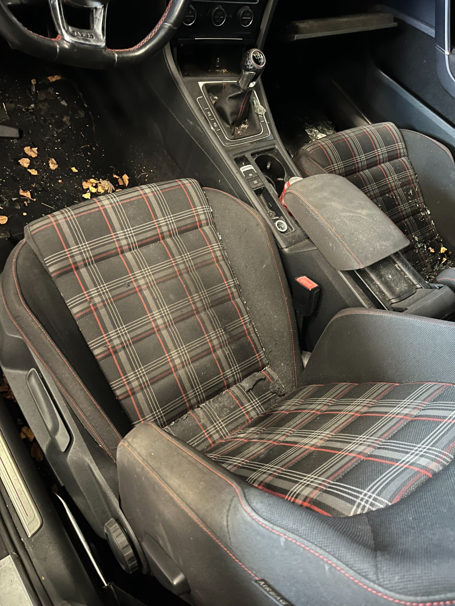 VW Golf 7 Au Pluk-Selv-Bil Med OEM Nr. GTIPERFORMANCE Fra VW Ophugger