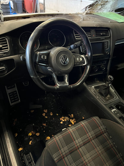 VW Golf 7 AU Pluk-Selv-Bil Med OEM Nr. GTIPERFORMANCE Fra VW Ophugger