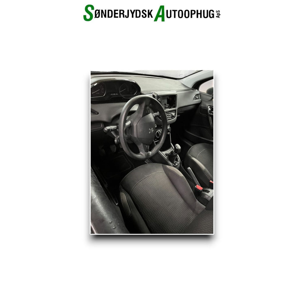Peugeot 208 Pluk-Selv-Bil Med OEM Nr. Ophugger Fra Peugeot Ophugger
