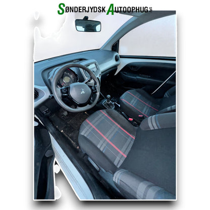 Peugeot 108 Pluk-Selv-Bil Med OEM Nr. Ophugger Fra Peugeot Ophugger
