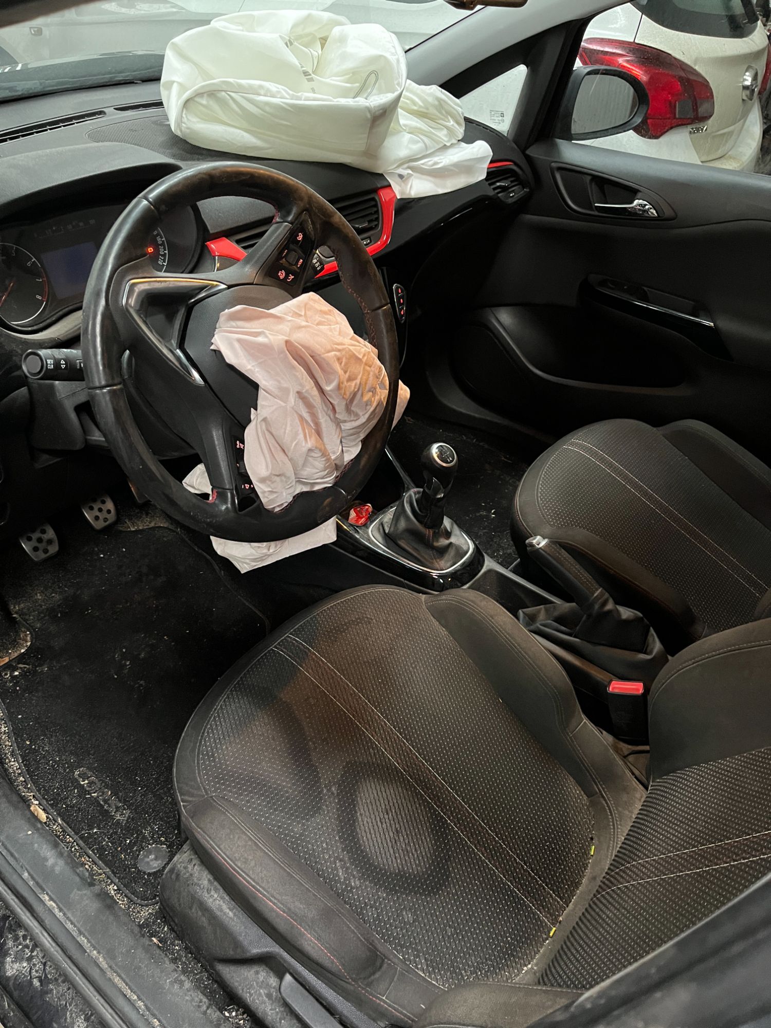 Opel Corsa E Pluk-Selv-Bil Med OEM Nr. Ophugger Fra Opel Ophugger