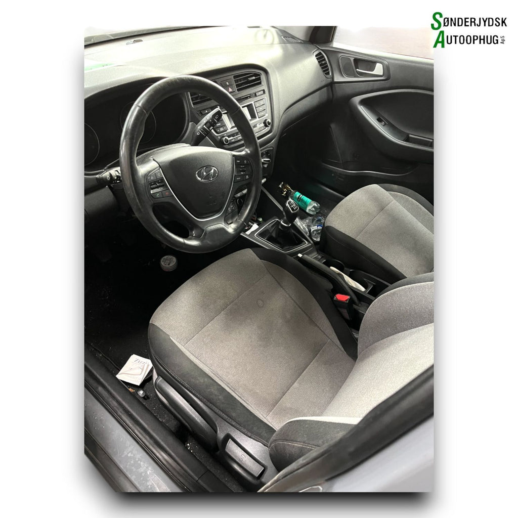 Hyundai I20 Nl Pluk-Selv-Bil Med OEM Nr. Ophugger Fra Hyundai Ophugger