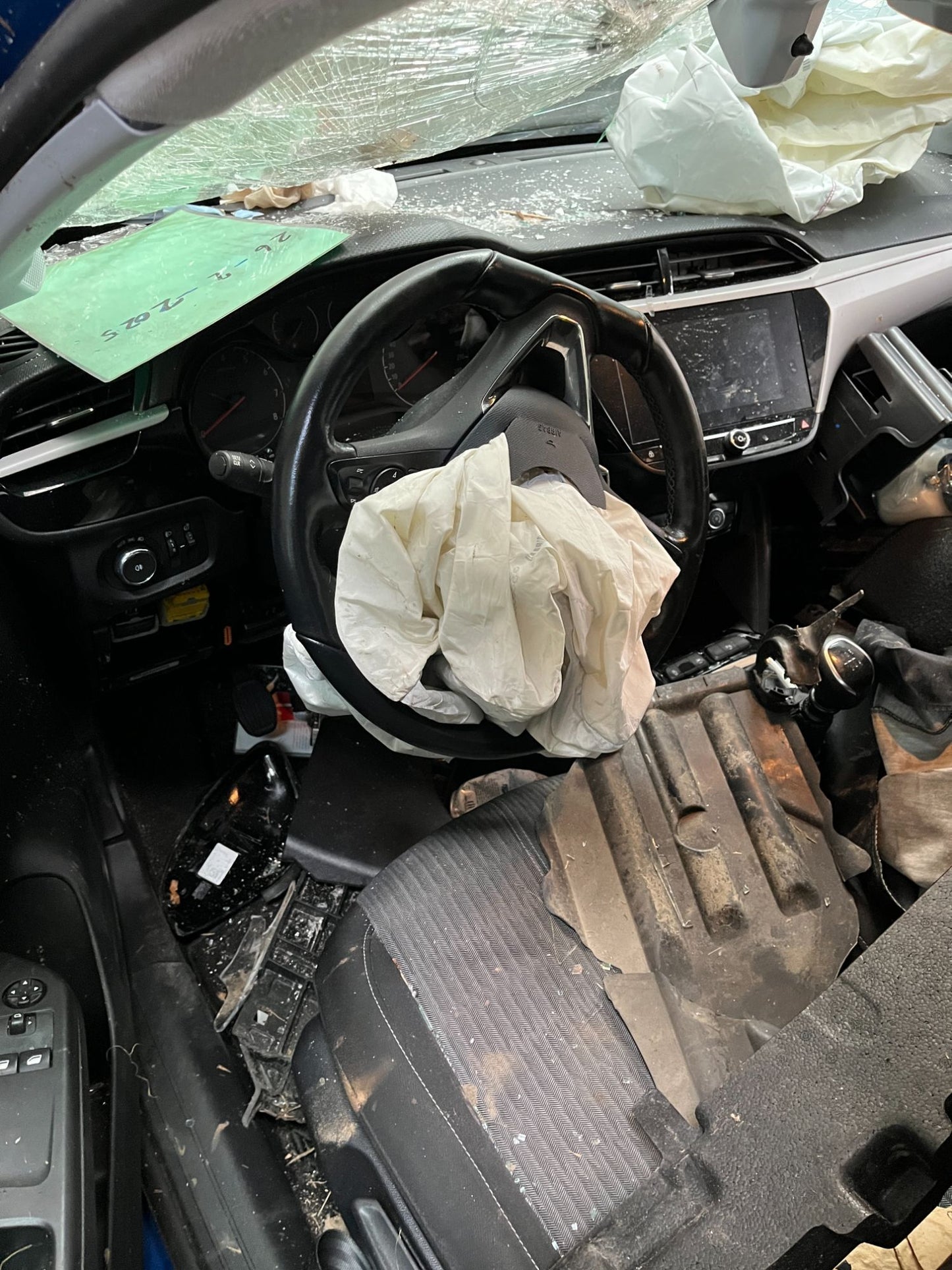 Opel Corsa F Pluk-Selv-Bil Med OEM Nr. Ophugger Fra Opel Ophugger