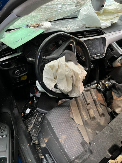 Opel Corsa F Pluk-Selv-Bil Med OEM Nr. Ophugger Fra Opel Ophugger