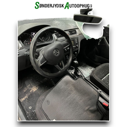 Skoda Rapid Pluk-Selv-Bil Med OEM Nr. Ophugger Fra Skoda Ophugger