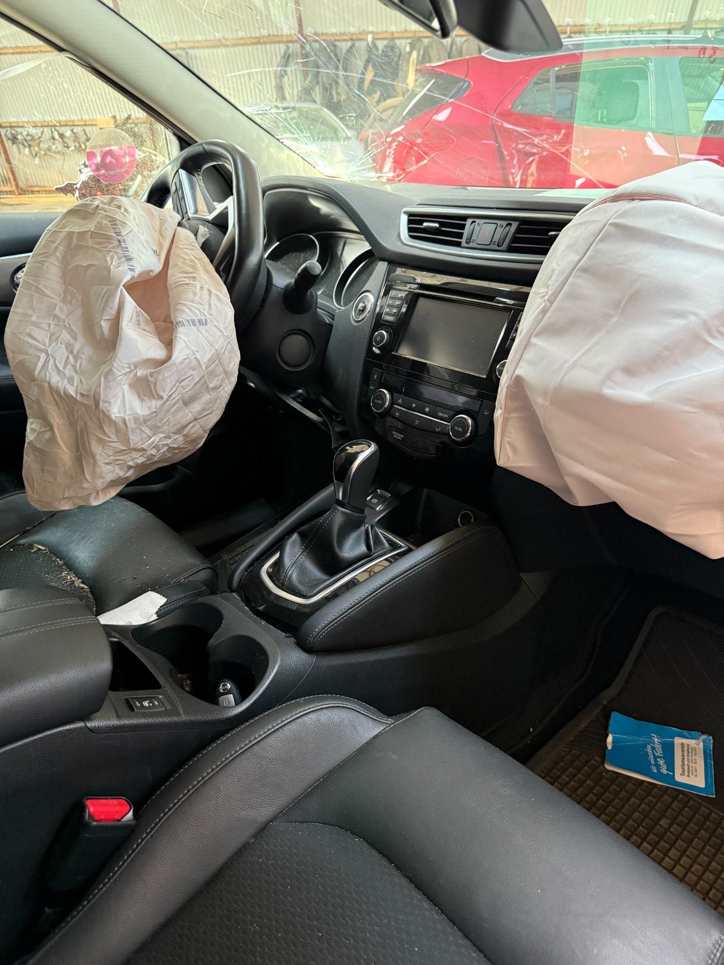 Nissan Qashqai Pluk-Selv-Bil Med OEM Nr. Ophugger Fra Nissan Ophugger