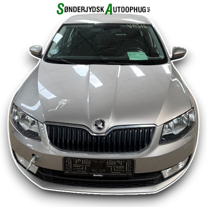 Skoda Octavia Pluk-Selv-Bil Med OEM Nr. 04E100034DX Fra Skoda Ophugger