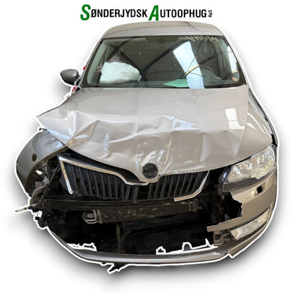 Skoda Rapid Pluk-Selv-Bil Med OEM Nr. Ophugger Fra Skoda Ophugger
