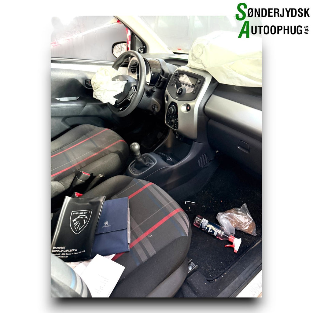 Peugeot 108 Pluk-Selv-Bil Med OEM Nr. Ophugger Fra Peugeot Ophugger