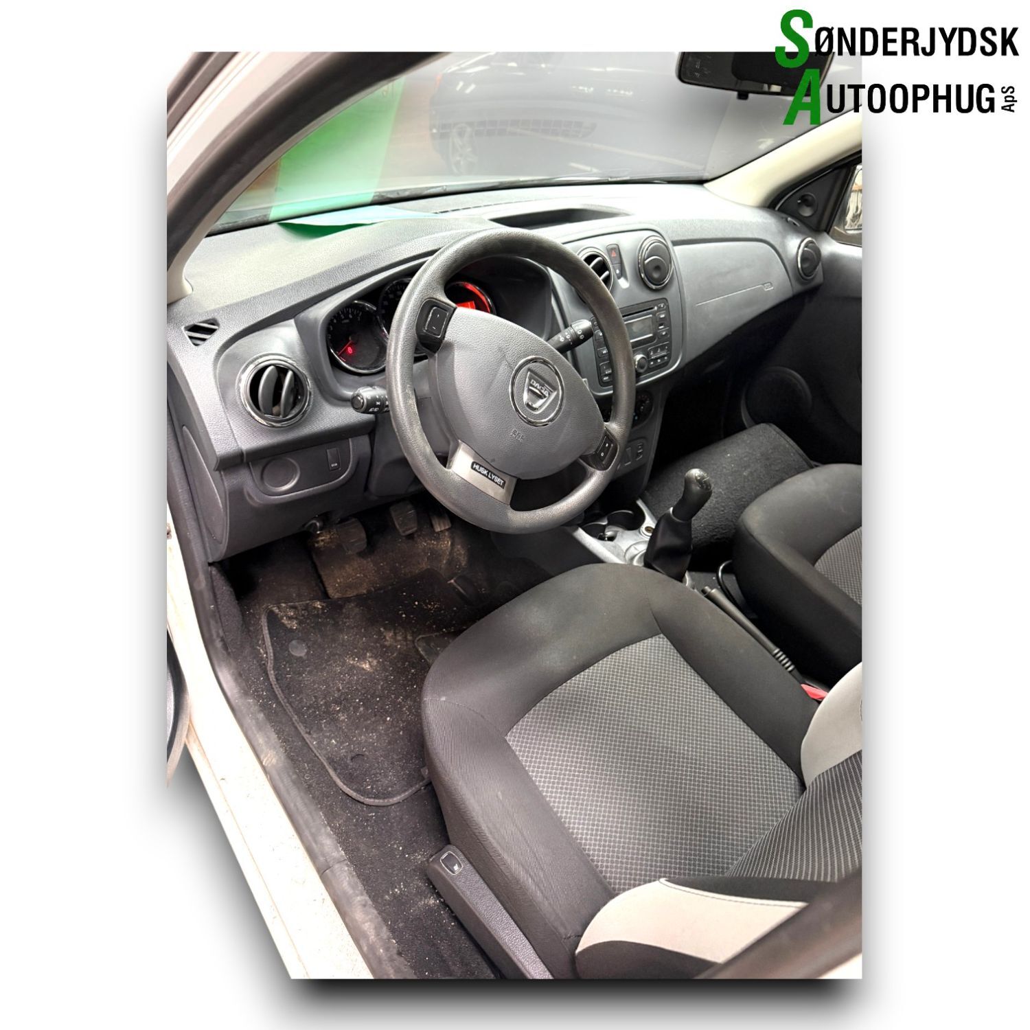 Dacia Sandero Ll Pluk-Selv-Bil Med OEM Nr. Ophugger Fra Dacia Ophugger