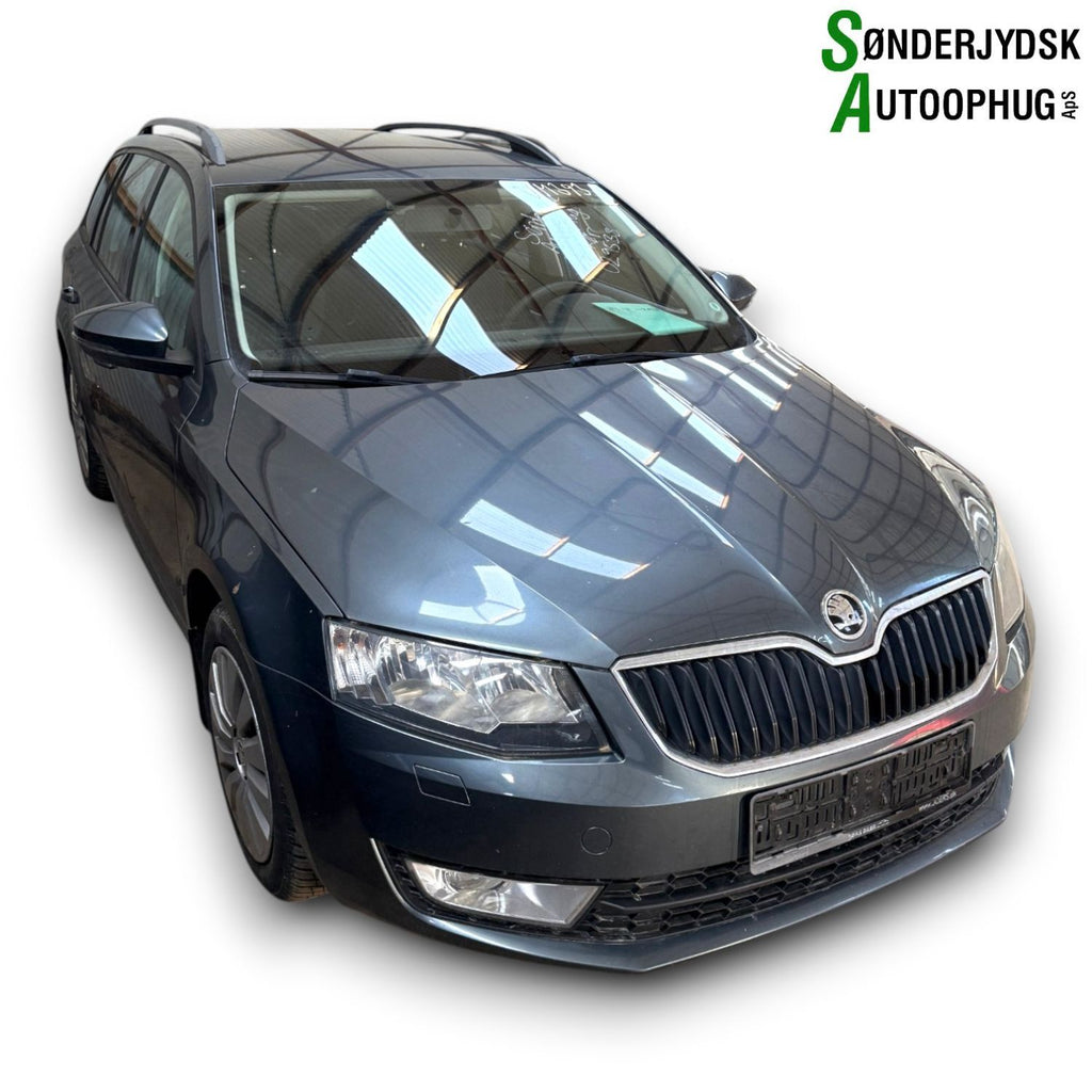 Skoda Octavia Pluk-Selv-Bil Med OEM Nr. 5E0823031 Fra Skoda Ophugger