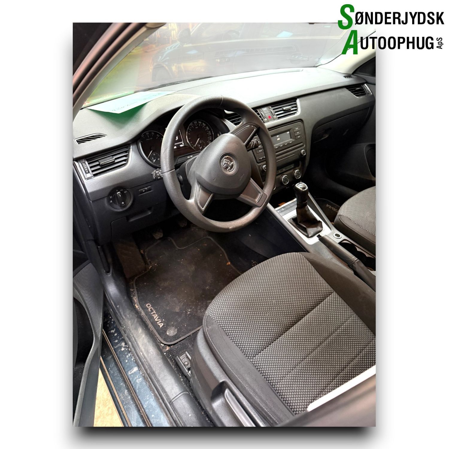 Skoda Octavia Pluk-Selv-Bil Med OEM Nr. 5E0821105B Fra Skoda Ophugger