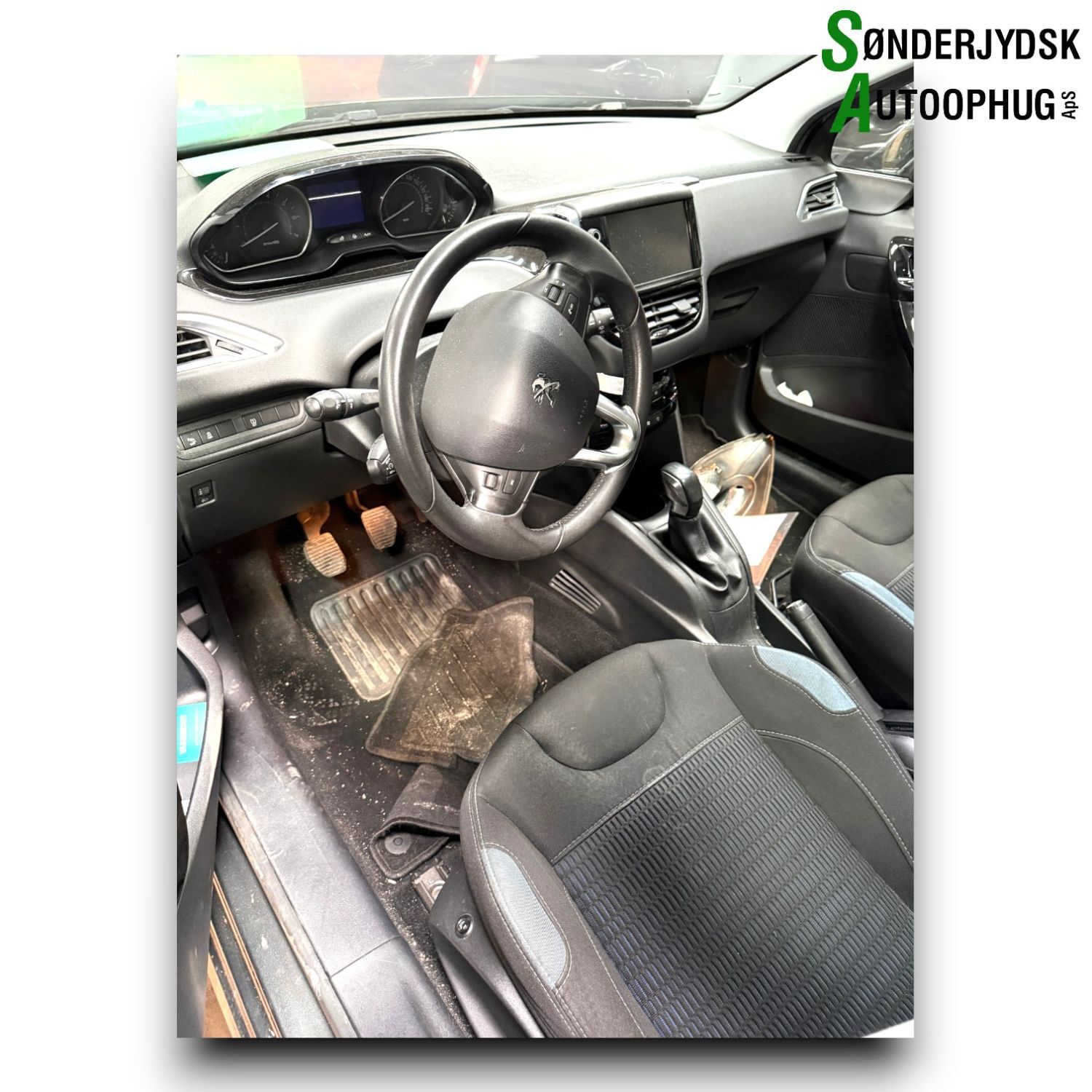 Peugeot 208 Pluk-Selv-Bil Med OEM Nr. Ophugger Fra Peugeot Ophugger