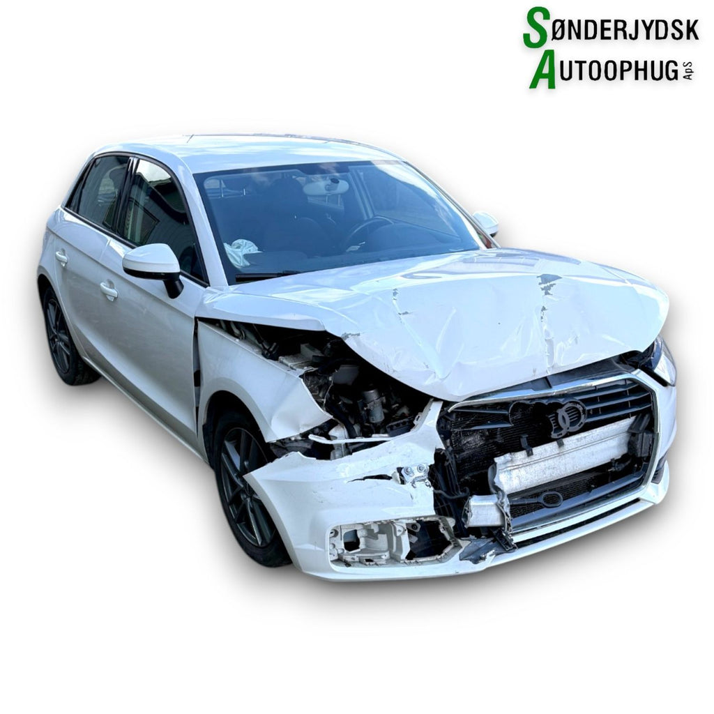 Audi A1 Pluk-Selv-Bil Med OEM Nr. Ophugger Fra Audi Ophugger